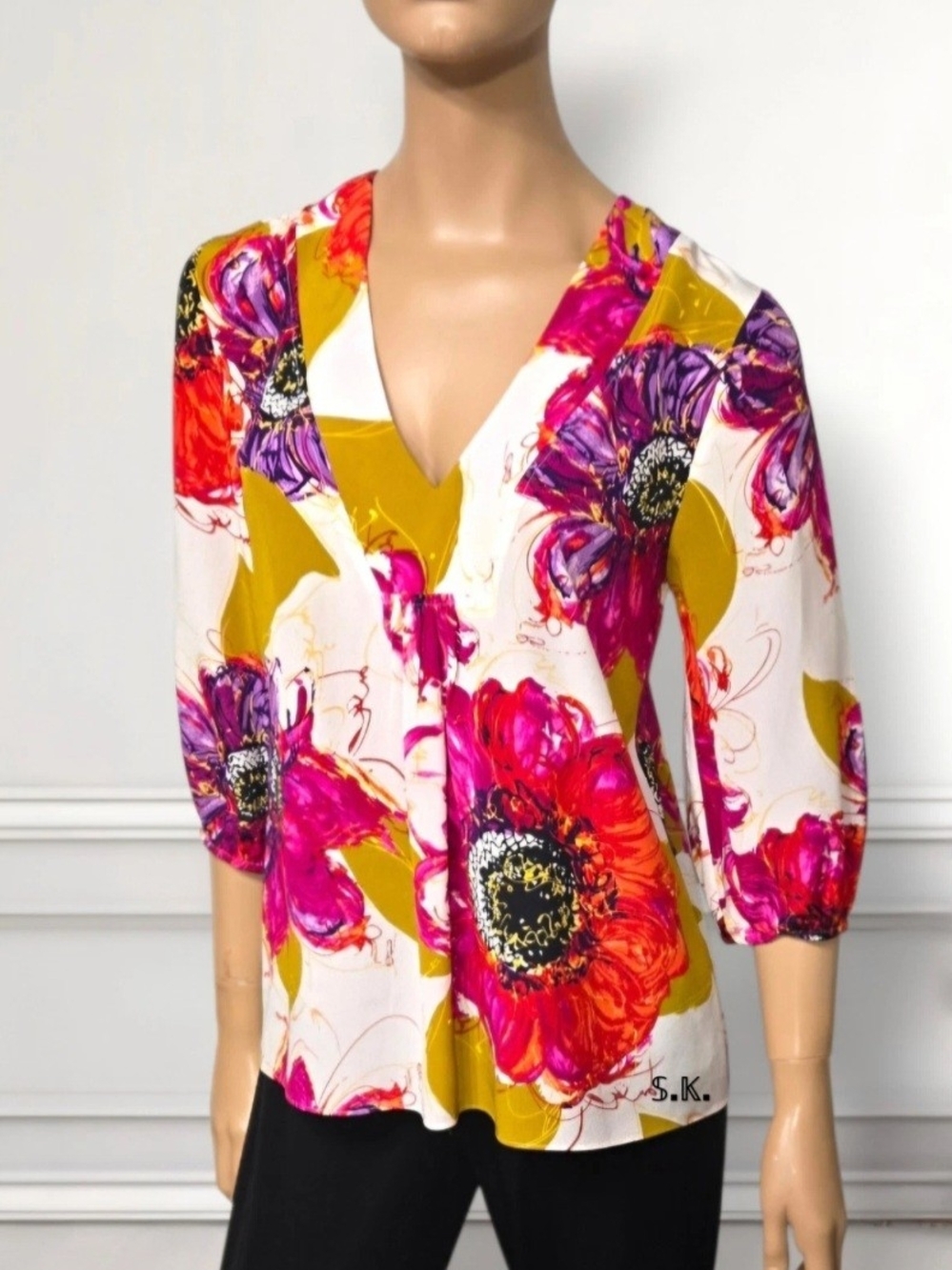 Trina Turk Nanette Bela Roseta 100% Silk Floral Blouse V-Neck M Style #166100 - Picture 2 of 14
